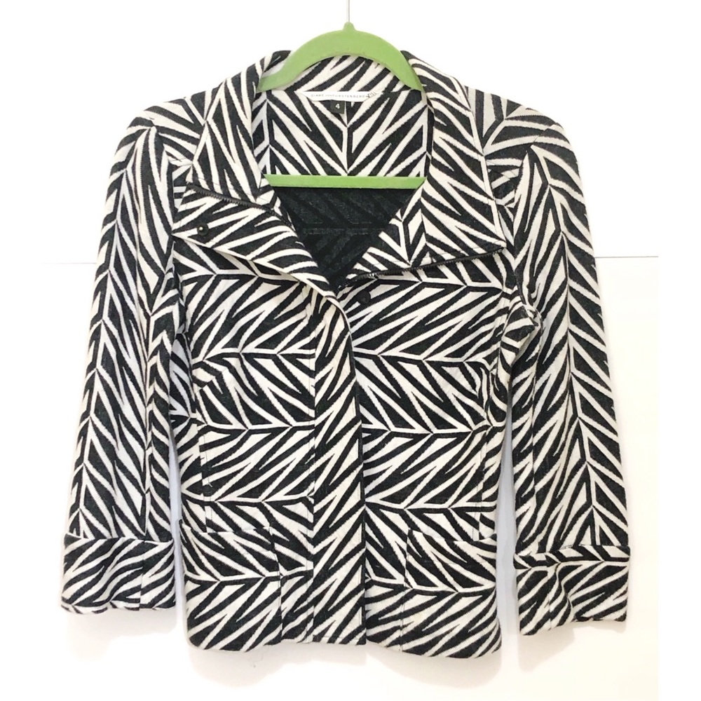 DVF black & white knit zipped jacket size 4